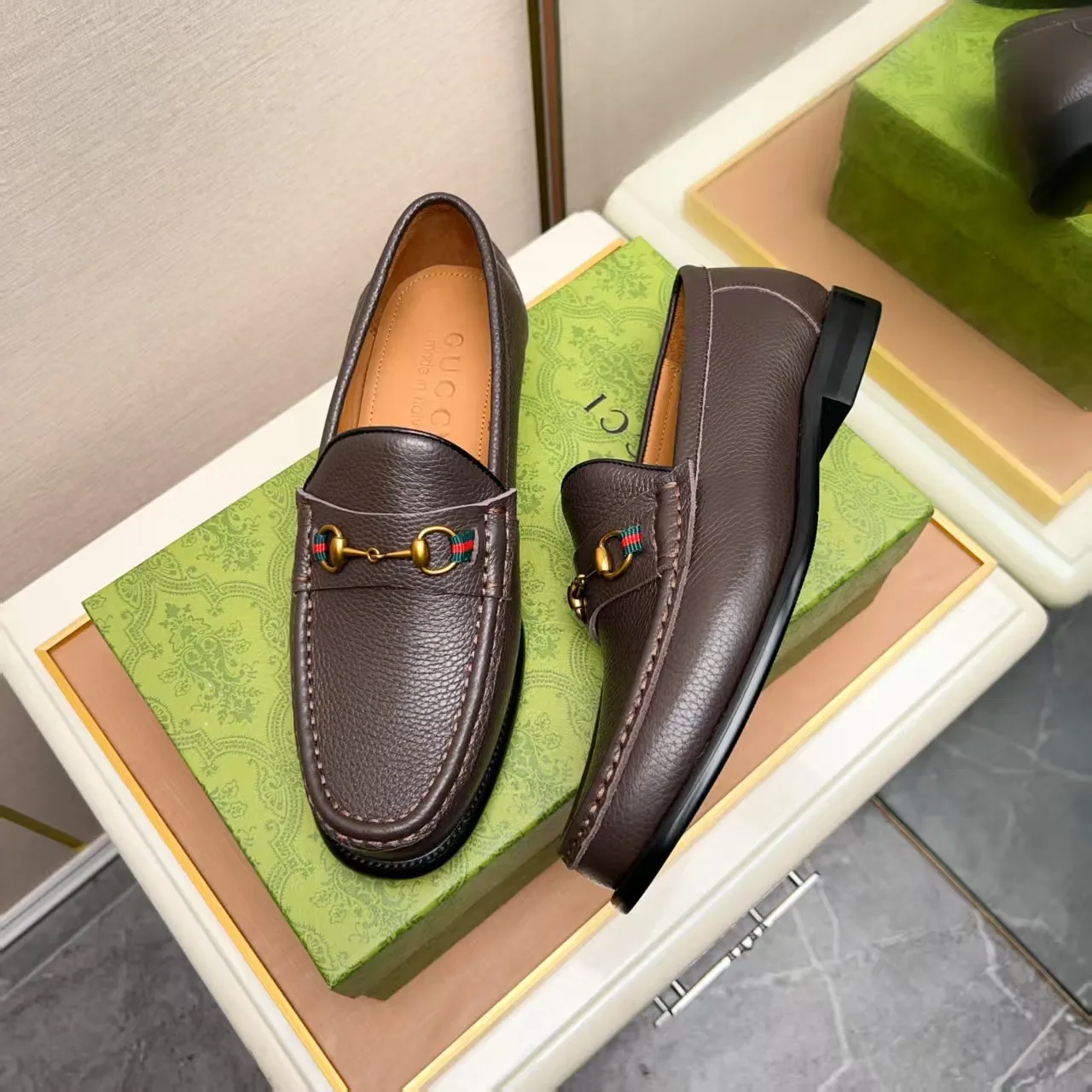 Men's men's shoes 💰460 🆘【GUCCI】Gucci ·🐂里· Hot-selling pea shoes top brand luxury, top quality, the latest fashion pea shoes.. The upper is made of original first-layer cowhide. (Full first-layer water-dyed 🐂 leather·inner). The original stylish and stylish soft rubber wear-resistant and non-slip outsole is light and comfortable on the foot, available in 2 colors! Matching code: 38-44 (customized at 45.46.47)